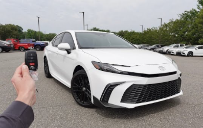 Toyota Camry - Thumbnail 2